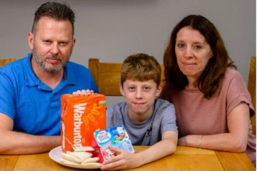 10 ஆண்டுகளாக வெறும் வெள்ளை ரொட்டி, தயிர் சாப்பிட்டு உயிர் வாழும் 12 வயது சிறுவன்!