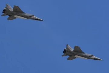 நடுவானில் அமெரிக்க போர் விமானம் அருகே பறந்த ரஷ்ய விமானத்தினால் பரபரப்பு