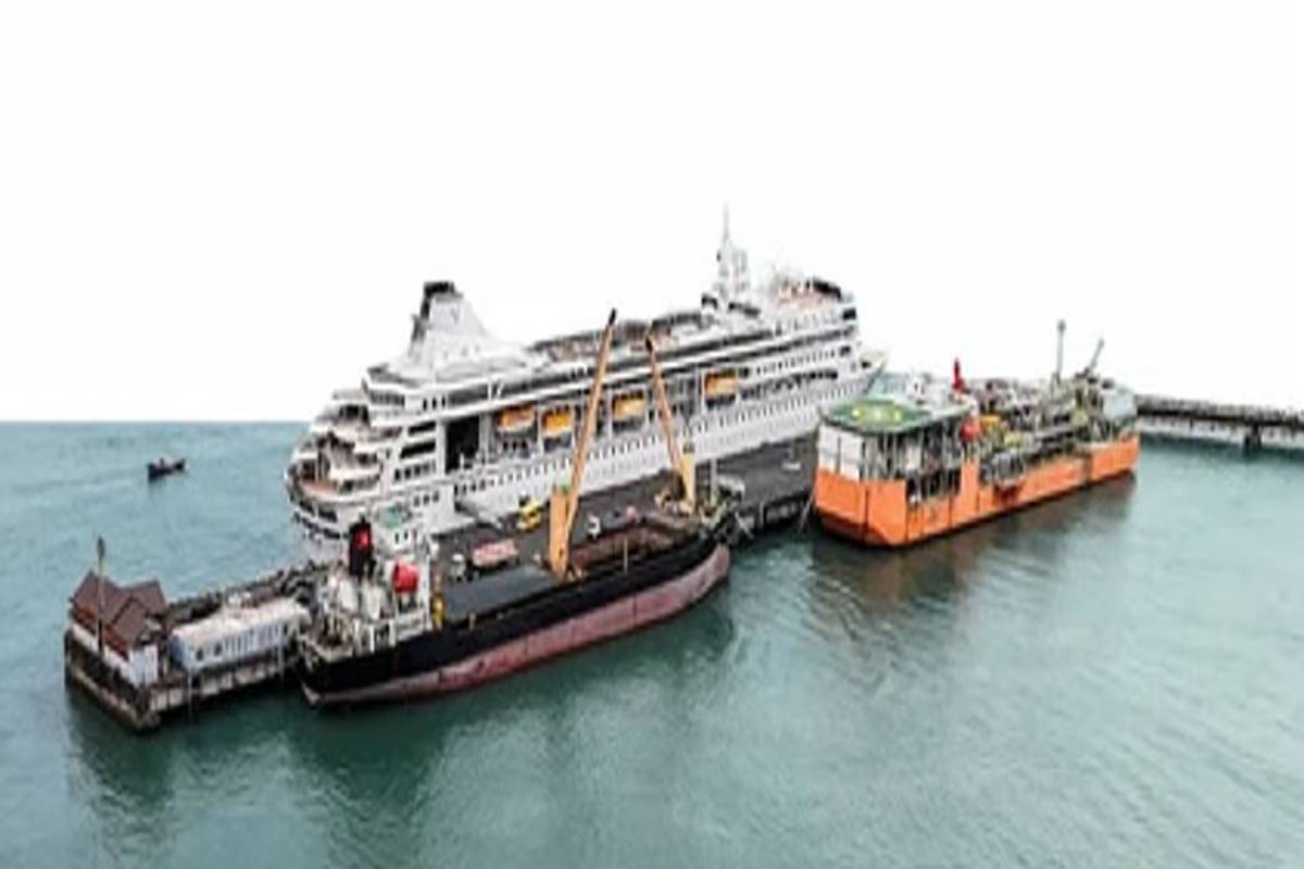 எரிபொருள் செலவு பல மடங்கு உயர்வு ; கம்போடியாவில் முடங்கிய அமெரிக்க சொகுசுக் கப்பல் | American Luxury Cruise Ship Stranded In Cambodia