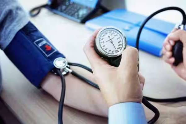 இந்த 3 அறிகுறிகளை புறக்கணித்தால் மாரடைப்பு உறுதி! எச்சரிக்கும் மருத்துவர்கள் | What Are The Danger Signs Of High Bp இந்த 3 அறிகுறிகளை புறக்கணித்தால் மாரடைப்பு உறுதி! எச்சரிக்கும் மருத்துவர்கள் | What Are The Danger Signs Of High Bp