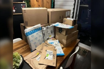 தாய்க்கு தெரியாமல் 2100 டொலர் பெறுமதியான பொருள் கொள்வனவு