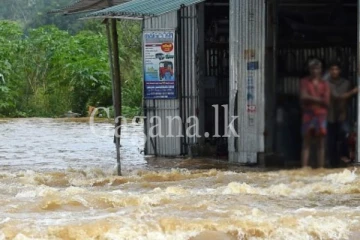 ගංවතුරට ගසාගෙන ගොස් පුද්ගලයින් දෙදෙනෙක් අතුරුදන්.