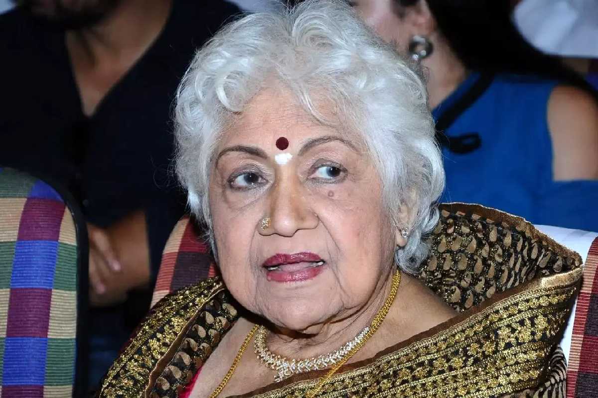 நடிகை சௌகார் ஜானகி உடல்நலக்குறைவால் 94 வயதில் காலமானார்.. | Veteran Actress Sowcar Janaki Passes Away At 94
