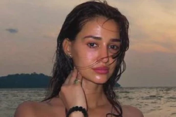 வெறும் அந்த ஆடையுடன் கடற்கரை குளியல்!! சூர்யா பட நடிகை கொடுத்த ஷாக்..