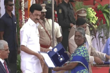 ரூ.7 கோடி மதிப்புள்ள நிலத்தை அரசு பள்ளிக்கு தானமாக வழங்கிய மூதாட்டி.., சிறப்பு விருது வழங்கி கௌரவித்த முதலமைச்சர்