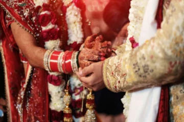மகளின் திருமண செலவுக்காக சிறுக சிறுக சேமித்த பணம்; பலரையும் திரும்பிப் பார்க்க வைத்த விவசாயி