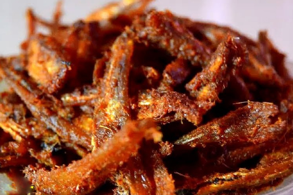 வீட்டுல நெத்திலி கருவாடு இருக்கின்றதா? மலேசிய ஸ்டைல் இந்த கிரேவி செய்து பாருங்க | Malaysian Recipe Nethili Curry Sambal Gravy