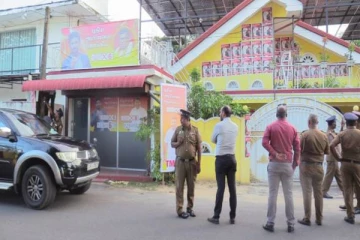 மட்டக்களப்பில் அதிரடியாக அகற்றப்பட்ட கட்சிகளின் விளம்பர பதாகைகள்!