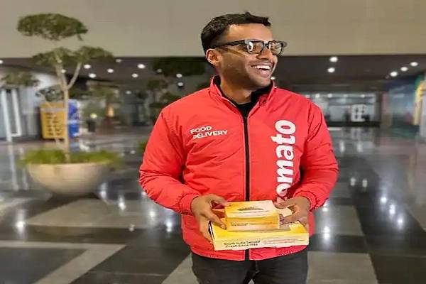 குவிந்த ஆர்டர்.. டெலிவரி செய்ய களத்தில் இறங்கிய ஜொமைட்டோ சி.இ.ஓ | Zomato Ceo Delivery Food To Customers குவிந்த ஆர்டர்.. டெலிவரி செய்ய களத்தில் இறங்கிய ஜொமைட்டோ சி.இ.ஓ | Zomato Ceo Delivery Food To Customers