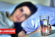 இரவில் தலைக்கு அருகில் தண்ணீர் வைப்பதன் காரணம் என்ன தெரியுமா? குடிப்பதற்கு மட்டும் இல்லையாம்