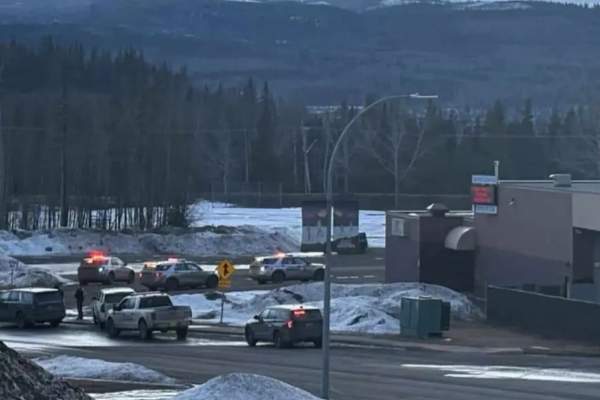 கனடாவை உலுக்கிய சம்பவம் ; பாடசாலைக்குள் துப்பாக்கிச்சூடு ; பலர் பலி | School Shooting In Canada Many Killed