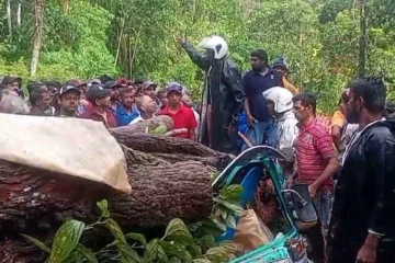 නාවලපිටිය කම්පා කරමින් පාසල් සිසුවෙකු ඇතුළු තිදෙනෙකුගේ ජීවිත බිළිගත් අනතුර