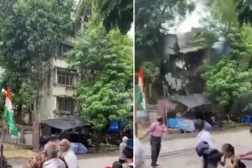 கண்ணிமைக்கும் நேரத்தில் சரிந்து விழுந்த 4 மாடி கட்டிடம்! பகீர் காட்சி