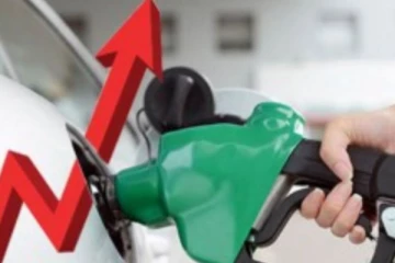 வரலாற்றில் உச்சம் தொட்ட பெட்ரோல் விலை