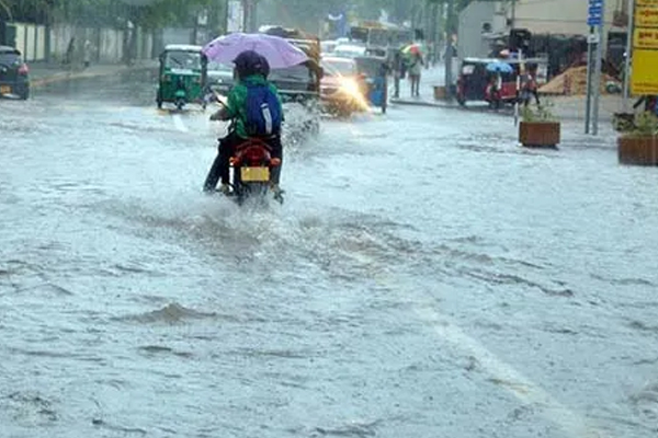 மலையகத்தை புரட்டிப்போட்ட வெள்ளம்; 1500இற்கும் மேற்பட்டோர் பாதிப்பு | More Than 1500 People Affected By The Weather