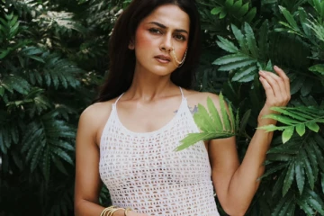 நெட் உடையில் ஷ்ரத்தா ஸ்ரீநாத் உச்சக்ட்ட கவர்ச்சி போஸ்