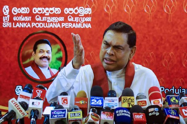 மகிந்த ,பசில் உள்ளே கோட்டாபய வெளியே(காணொளி) | First It Was Mahinda Now It S Basil With No Gota