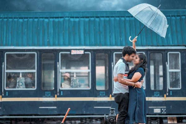 இங்கயும் வந்துட்டாங்கப்பா.. இனி ரயில் நிலையங்களிலும் ஃபோட்டோ ஷூட் எடுக்கலாமாம் - கட்டணம் தெரியுமா? | Railways Allows For Wedding Photoshoots In Train இங்கயும் வந்துட்டாங்கப்பா.. இனி ரயில் நிலையங்களிலும் ஃபோட்டோ ஷூட் எடுக்கலாமாம் - கட்டணம் தெரியுமா? | Railways Allows For Wedding Photoshoots In Train