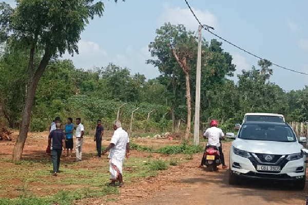 யாழில் இராணுவத்தினர் விடுவித்த காணியை உரிமைகோரும் பெற்றோலிய கூட்டுத்தாபனம்; அதிர்ச்சியில் மக்கள்! | Petroleum Corporation Claimed Land People Yali