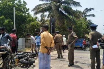 யாழில் இடம்பெற்ற கோர விபத்து: ஆபத்தான நிலையில் பிரதேச செயலக ஊழியர்