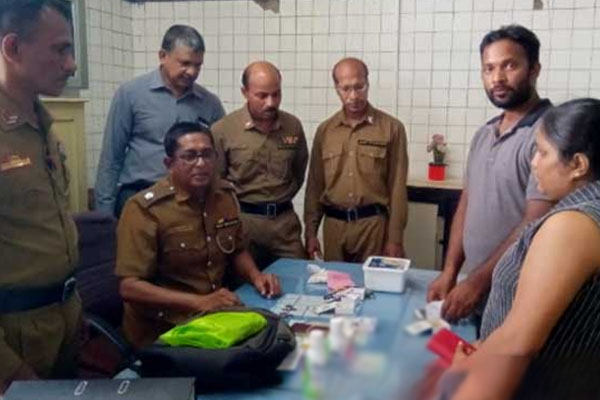 ரயிலில் இருந்து மீட்கப்பட்ட 50 இலட்சத்திற்கு அதிக பெறுமதியான பொருட்கள் | 50 Lakh Worth Of Goods Recovered From The Train