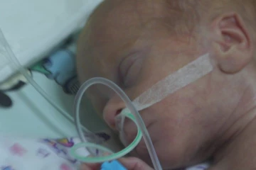 சிசுக்களுக்கு எதிரான  ஆபத்தான களமாக மாற்றப்பட்டுள்ள உக்ரைன் போர்க்களம்!  (காணொளி)