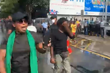 பல்கலைக்கழக மாணவர்கள் மீது கண்ணீர் புகை தாக்குதல் : சூடுபிடிக்கும் கொழும்பின் களநிலவரம்  (Live)