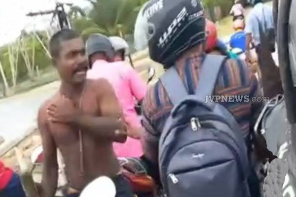 யாழில் மதுபோதையில் கடமையில் இருந்த அரச பணியாளரின் முகம் சுழிக்க வைக்கும் செயல்! | Jaffna Govt Servant Misbehaved Influence Alcohol