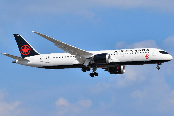 கனடாவில் விமானப் பணியாளர்களின் போராட்டம் முடிவு! | Flight Attendants Strike In Canada Ends