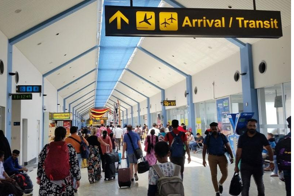 இலங்கையில் இருந்து வெளிநாட்டிற்கு செல்வோரின் எண்ணிக்கை திடீர் அதிகரிப்பு | Increase In Number Of People Going Abroad