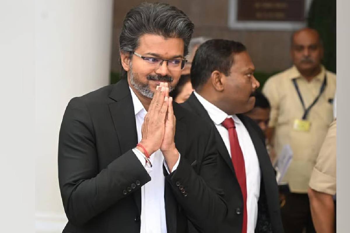 கரூர் நெரிசலில் உயிரிழந்த குடும்பத்தினருக்கு அரசு வேலை - அரசியல் கட்சிகள் எதிர்ப்பது ஏன்? | Why Parties Oppose Govt Job For Karur Victims