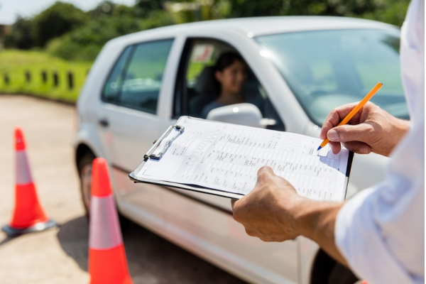 300,000க்கும் மேற்பட்ட ஓட்டுநர் உரிமங்கள் நிலுவையில்.. | More Than 300 000 Driving Licenses Pending