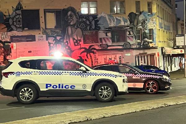 போண்டி துப்பாக்கிச் சூடு... உலகம் முழுவதும் தீவிரப்படுத்தப்பட்ட Hanukkah பாதுகாப்பு | Hanukkah Security Ramped Up போண்டி துப்பாக்கிச் சூடு... உலகம் முழுவதும் தீவிரப்படுத்தப்பட்ட Hanukkah பாதுகாப்பு | Hanukkah Security Ramped Up