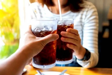 அடிக்கடி Soft drink எடுத்துக் கொள்பவருக்கு காத்திருக்கும் ஆபத்துக்கள்! நீங்க தெரிஞ்சுக்கோங்க..