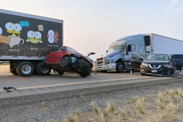 திடீரென ஏற்பட்ட மணல் புயல்; வாகனங்கள் ஒன்றுக்கொன்று மோதிக்கொண்டதில்  7 பேர்  பலி