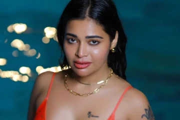 பிக் பாஸ் தர்ஷா குப்தாவா இப்படி.. நீச்சல் உடையில் வேற லெவல் கவர்ச்சி போஸ்