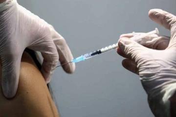 ஒரே பெண்ணுக்கு அடுத்தடுத்து 2 டோஸ் கொரோனா தடுப்பூசி! செவிலியரின் அலட்சியத்தால் சில மணிநேரத்தில் ஏற்பட்ட விபரீதம்