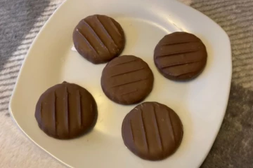 ලොකු පොඩි කවුරුත් ආස චොකලට් බිස්කට් හදමු...