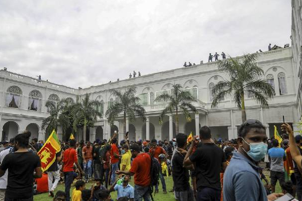 போராட்டத்தில் ஈடுபட்டவர்களுக்கு ஏற்பட்டுள்ள பாரிய சிக்கல்! | Sri Lanka Protesters Airport Fingerprint Checking