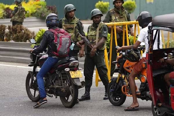 ‘ஹெல்மட்’டுக்குள் ஹெரோயின் கடத்திய கில்லாடி இளைஞன்! | Smuggled Heroin Into The Helmet