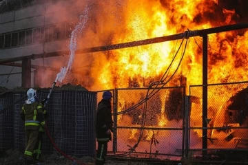 நள்ளிரவில் உக்ரைன் மீது ரஷ்யா நடத்திய திடீர் தாக்குதல்: பற்றி எரியும் கட்டிடங்கள்