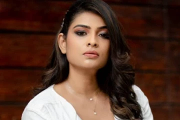 தொகுப்பாளினி மகேஸ்வரிக்கு இவ்வளவு பெரிய மகனா?- ஆச்சரியப்படும் ரசிகர்கள்