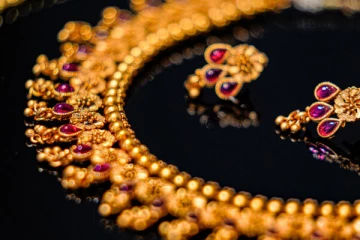 மீண்டும் புது உச்சத்தில் தங்கம் விலை - இப்படியே போனா எப்படி?