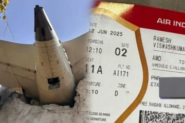 விமான விபத்தில் உயிர் தப்பிய ஒரு நபர்.., 11A இருக்கை முன்பதிவுக்கு முந்தும் பயணிகள்