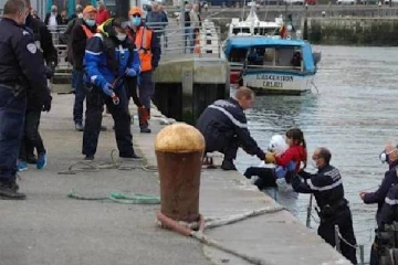 பிரித்தானியாவிற்கு ஆபத்தான பயணத்தை மேற்கொண்ட 126 அகதிகள்