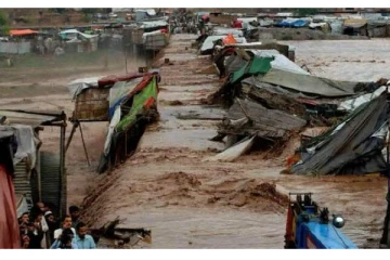 வெள்ளத்தில் சிக்கிய ஆப்கானிஸ்தான் - 95 பேர் பலியான பரிதாபம்!