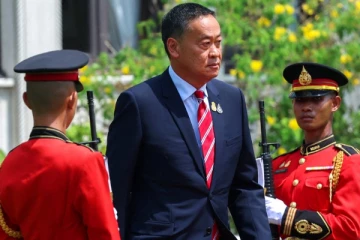 தாய்லாந்து பிரதமரை பதவி நீக்க உத்தரவு