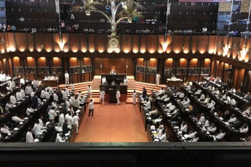 නියෝජ්‍ය කථානායක ධුරය සඳහා මන්ත්‍රීවරුන් දෙදෙනෙකු නම් කෙරේ..