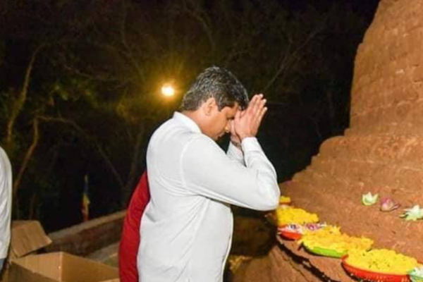 இரவோடு இரவாக திடீரென பிரித்ஓதி வழிபாட்டில் ஈடுபட்ட அமைச்சர்கள் | Ministers Engaged In Separatist Worship Overnight