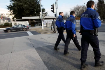 பாட்டியை கத்தியால் குத்திக் கொன்ற பேத்தி